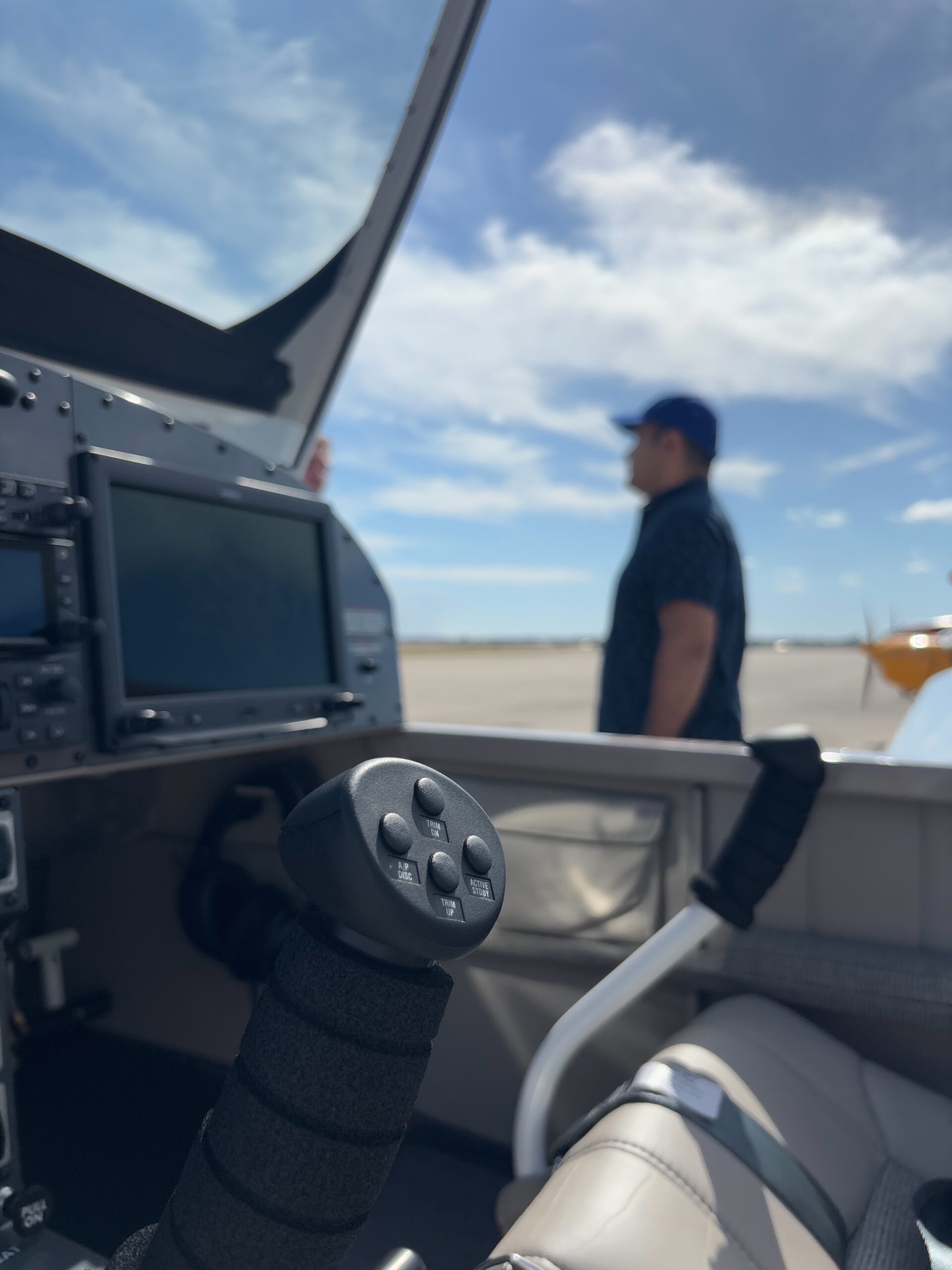 Read more about the article Smooth Skies Ahead: Tips for a Less Stressful Flight School Experience